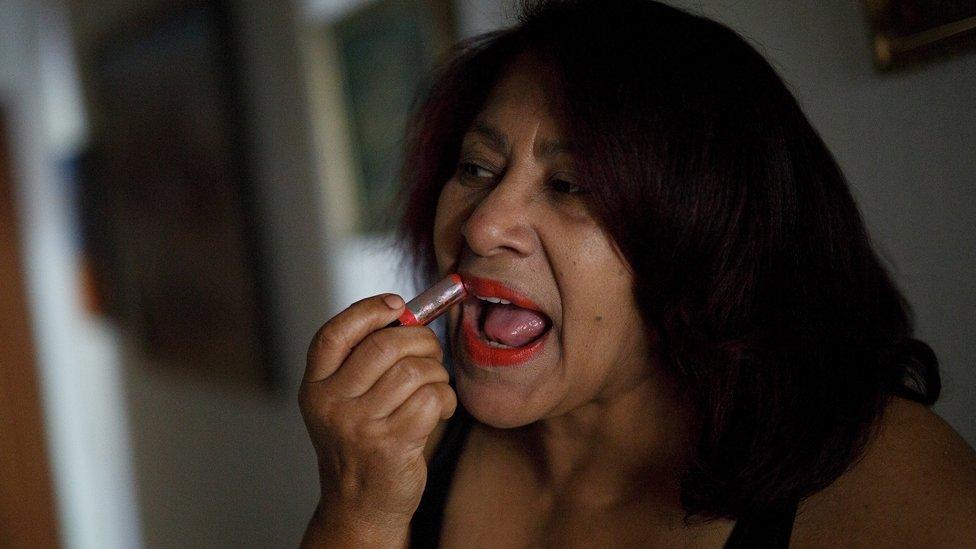 La “Caravana del amor” que recorre España para tratar de salvar de la extinción a sus pueblos rurales