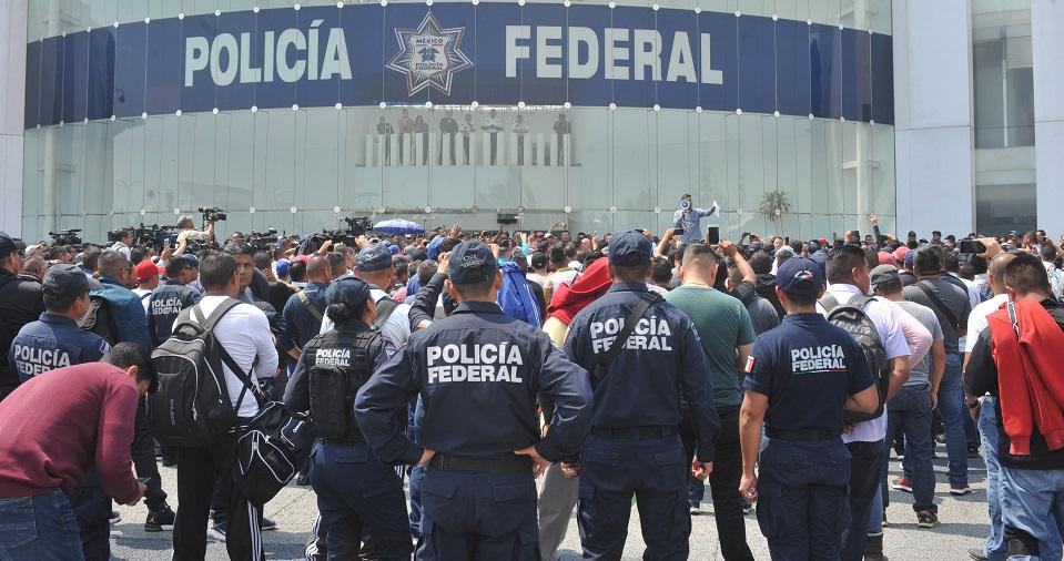 Policías federales buscan superar la incertidumbre y lograr acuerdo el lunes