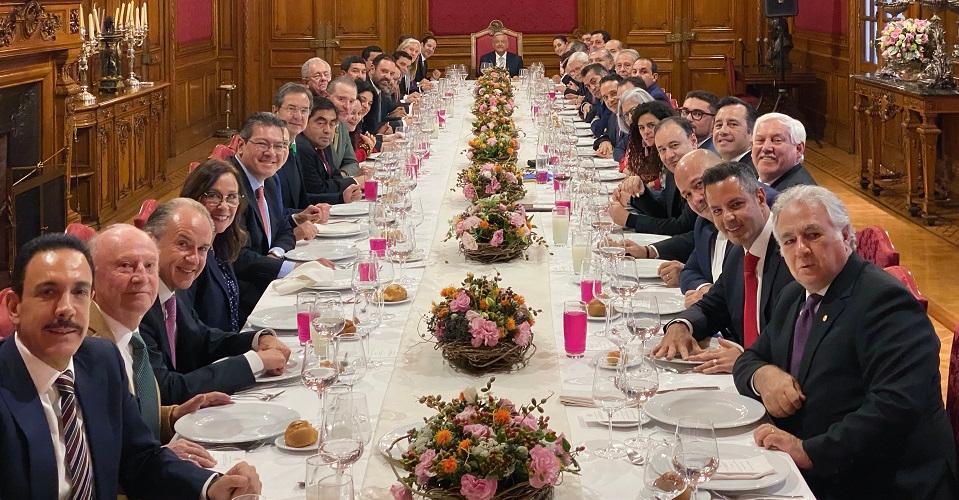 AMLO evita hablar del Insabi en comida con gobernadores; mandatarios del PAN harán contrapropuesta de salud