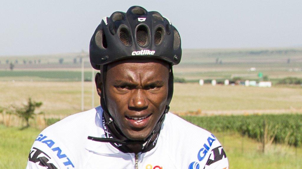 El angustiante momento que pasó Mhlengi Gwala, el triatleta al que le trataron de cortar las piernas con una motosierra