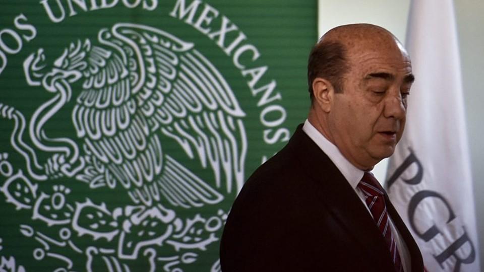 Ayotzinapa: Murillo Karam defiende su ‘verdad histórica’; ‘¿dónde los dejó?’, le increpa madre de estudiante desaparecido