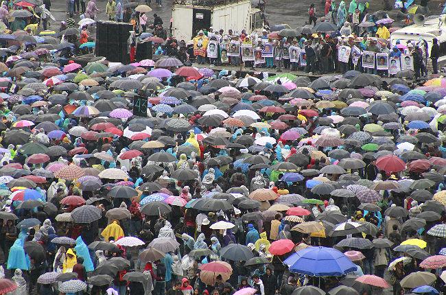 Crónica en imágenes de la marcha por el primer aniversario del caso Ayotzinapa
