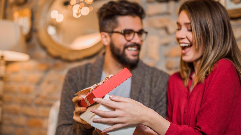 Día de San Valentín: el hombre que ideó una fórmula para encontrar el amor (y la aplicó para “seleccionar” a su esposa)