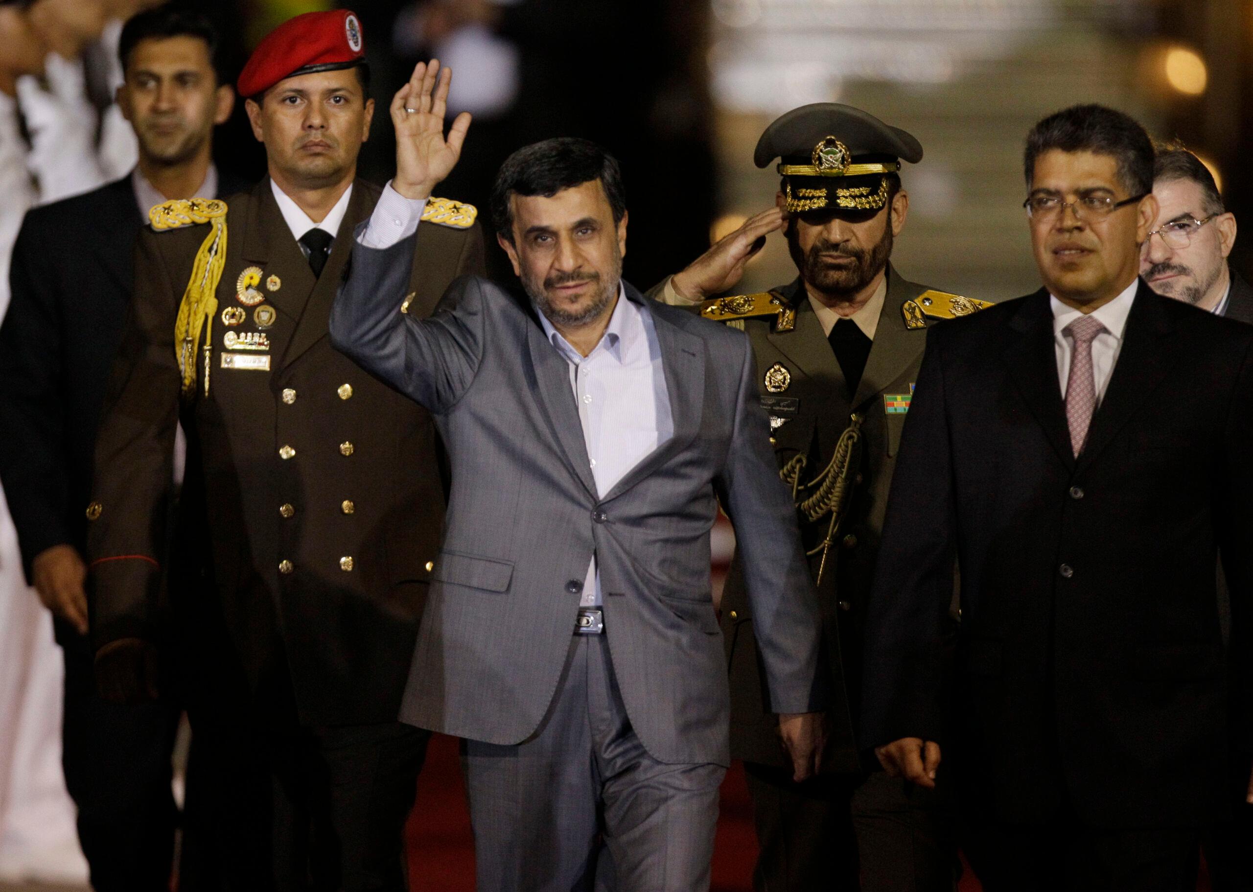 Mahmoud Ahmadinejad inició su gira latinoamericana en Caracas