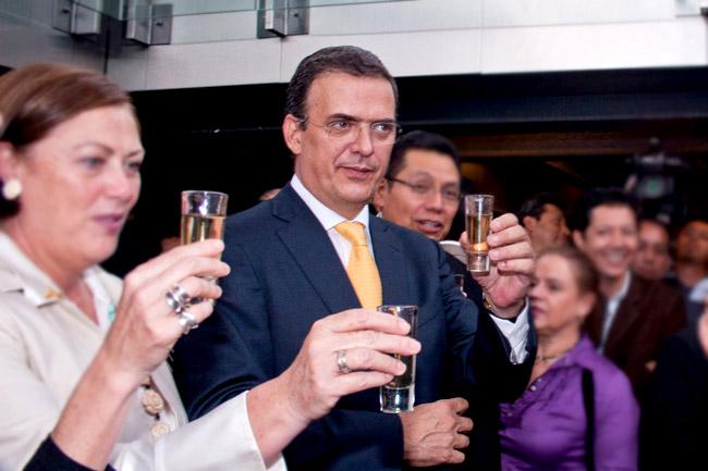 “Hoy soy militante del PRD y de las ideas de izquierda”: Ebrard