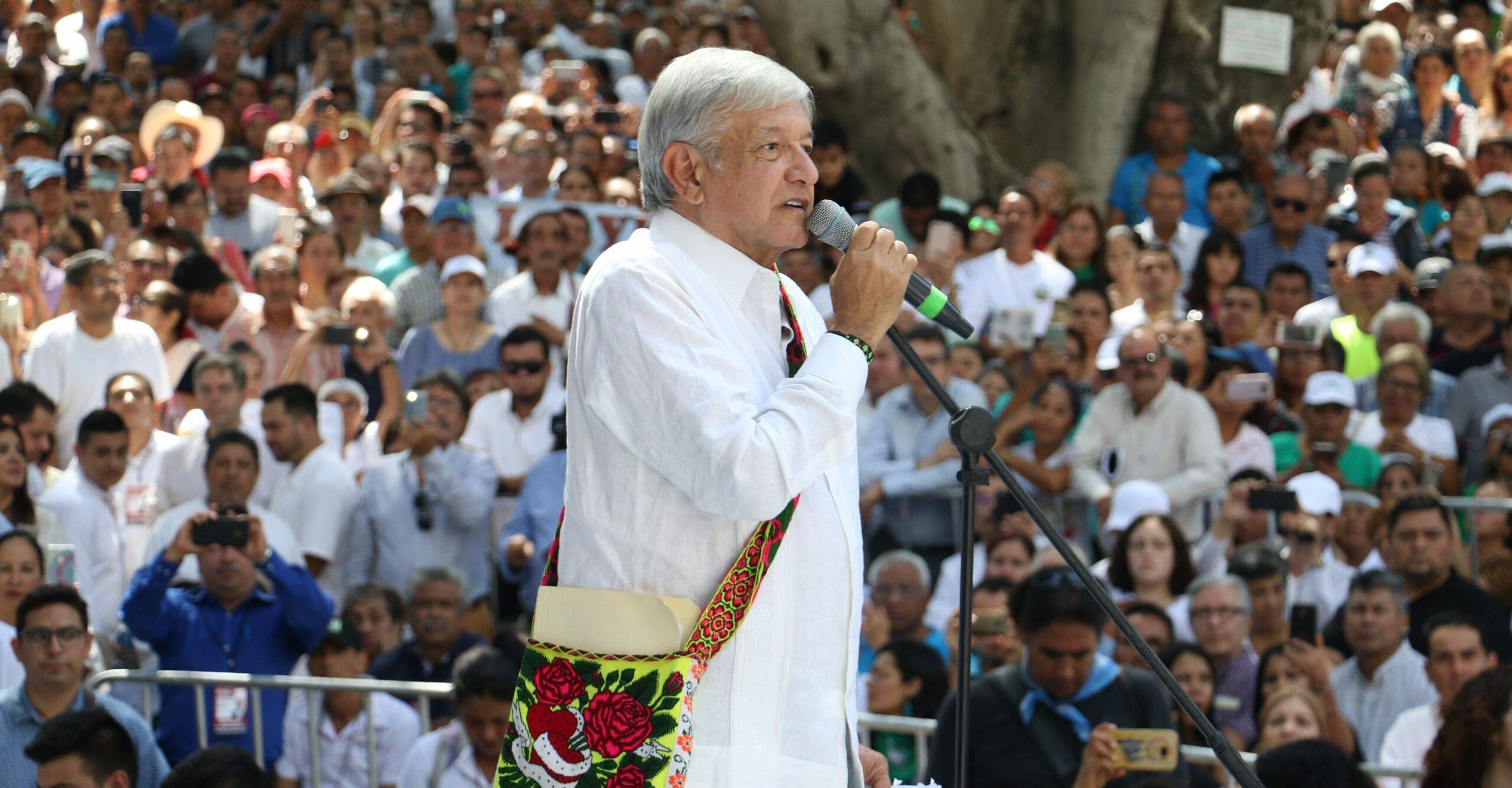 AMLO dice que el país está en bancarrota; Hacienda responde que hay finanzas sanas