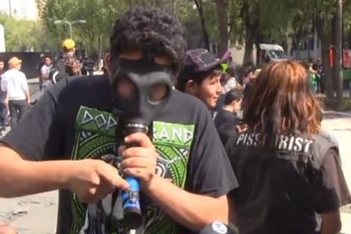 Fuman mariguana afuera del Senado