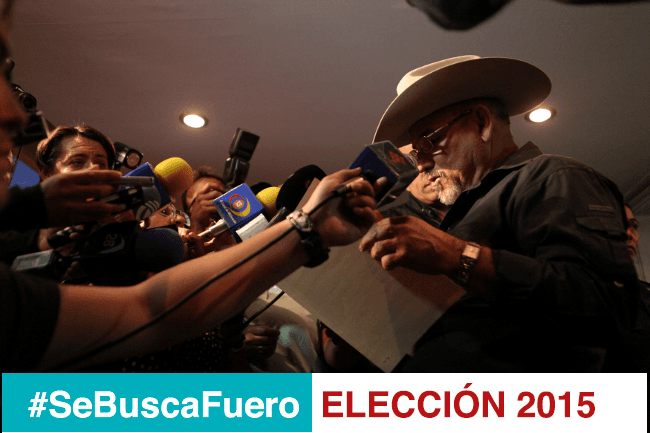 Hipólito Mora: el candidato autodefensa acusado de homicidio y secuestro