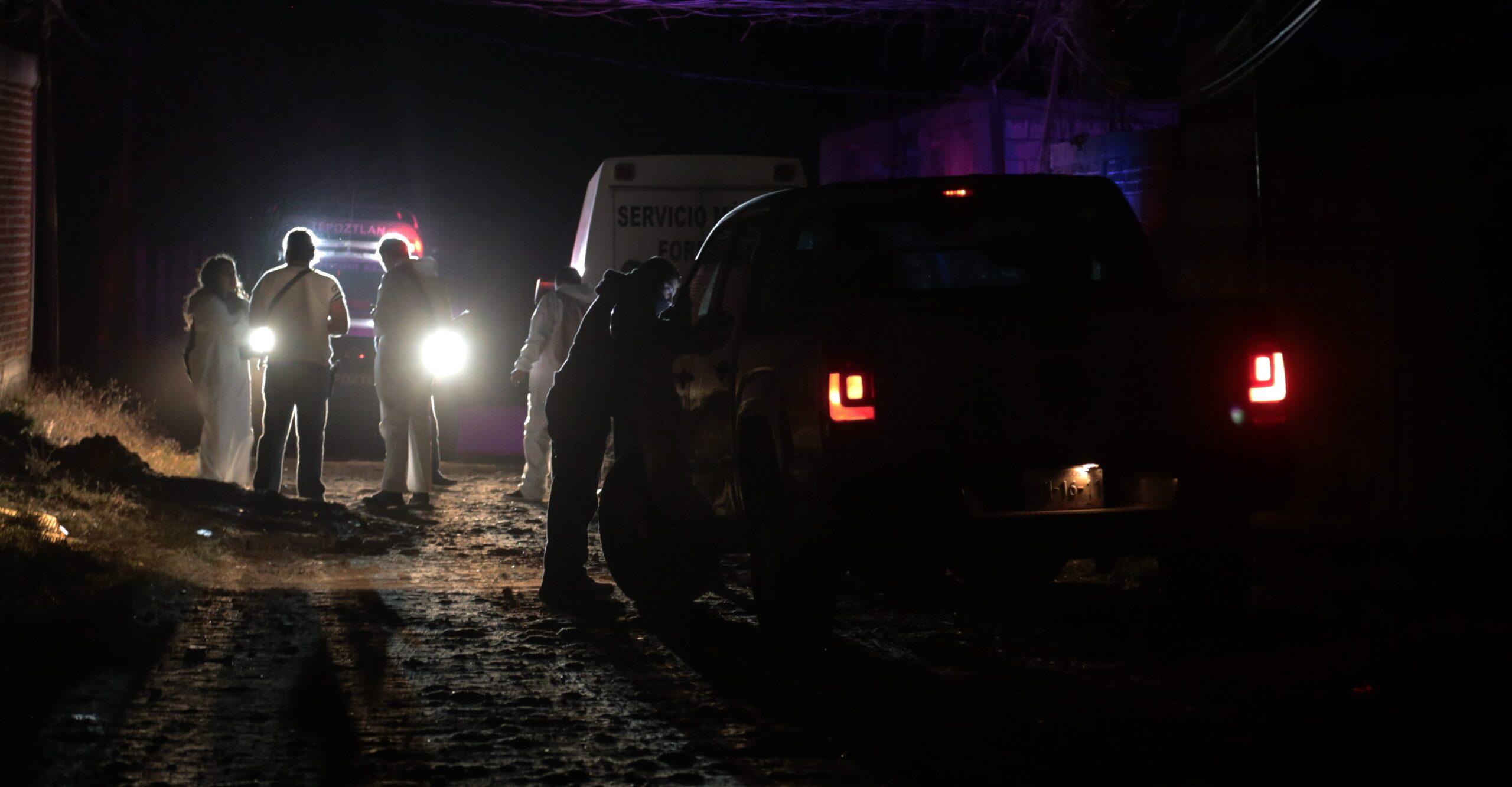 Edil auxiliar en Puebla atropella a tres personas con camioneta oficial; mujer muere y 2 están lesionados