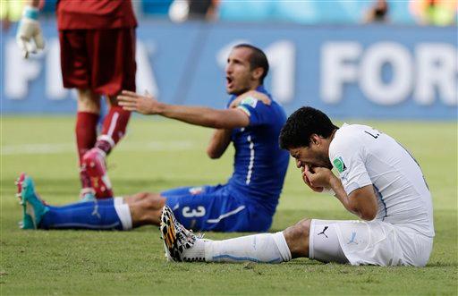 Futbolista mordido dice que la sanción a Suárez fue excesiva