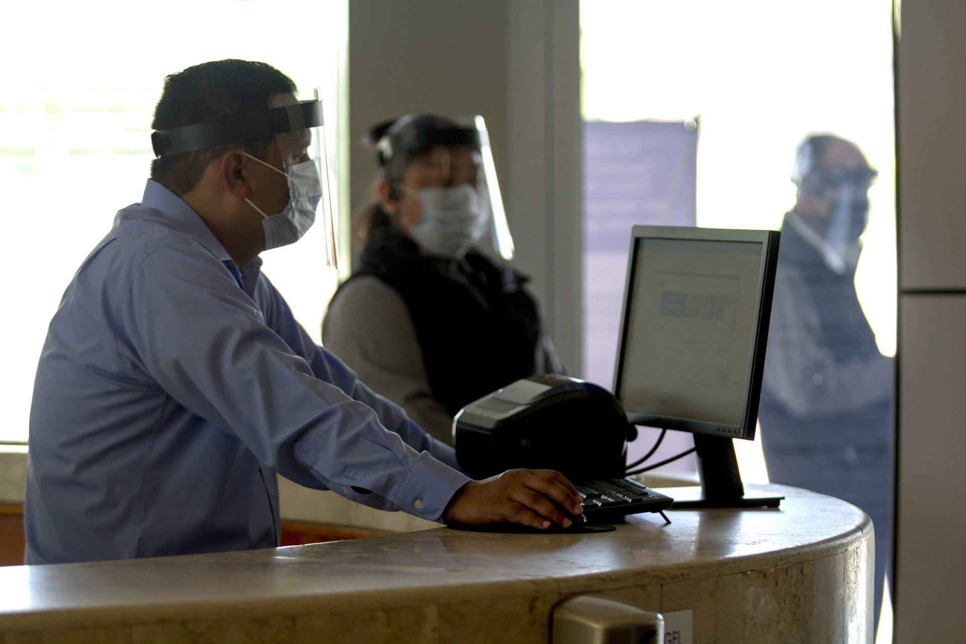 CDMX sigue en semáforo naranja; reabrirán ferias al aire libre y archivos históricos