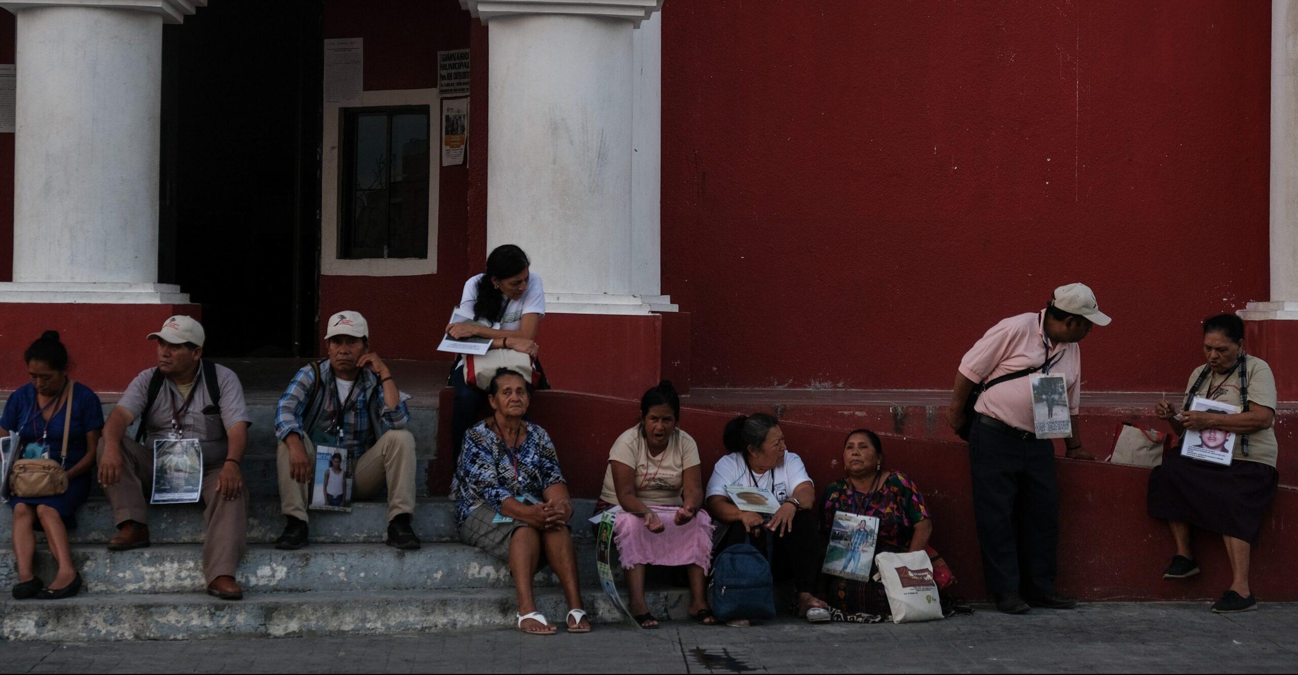 AMLO ofrece 4 mil empleos temporales en el sur a integrantes de la caravana migrante