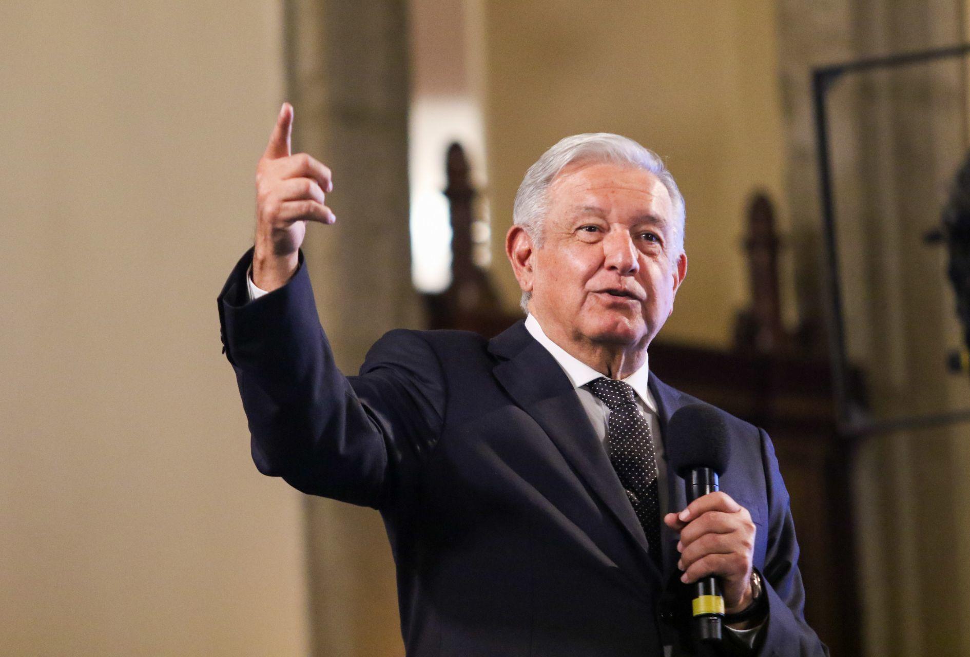 AMLO dice que son una “vulgaridad mental” las descalificaciones de sus opositores a su plan de paz mundial