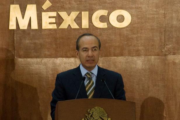 México tiene una economía que se está recuperando: Calderón