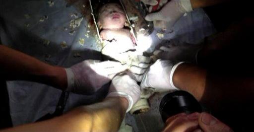 Ubican a la mamá del bebé rescatado en desagüe de China; no será procesada