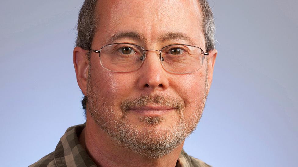 “Me respetaban más como científico transgénero que como científica mujer”: la vida de Ben Barres, el brillante investigador que luchó contra la discriminación de la mujer en la ciencia