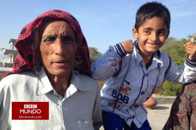 Las mujeres indias de más de 60 años que tienen hijos