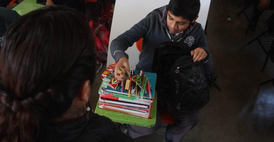 AMLO y Beatriz Gutiérrez defienden operativo Mochila Segura tras ataque en Torreón; ONG lo rechaza