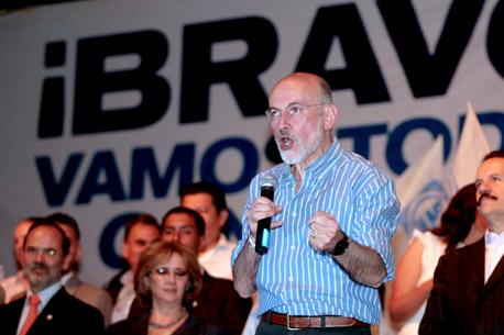 Hank Rhon ligado a abuso de poder en Edomex: Bravo Mena