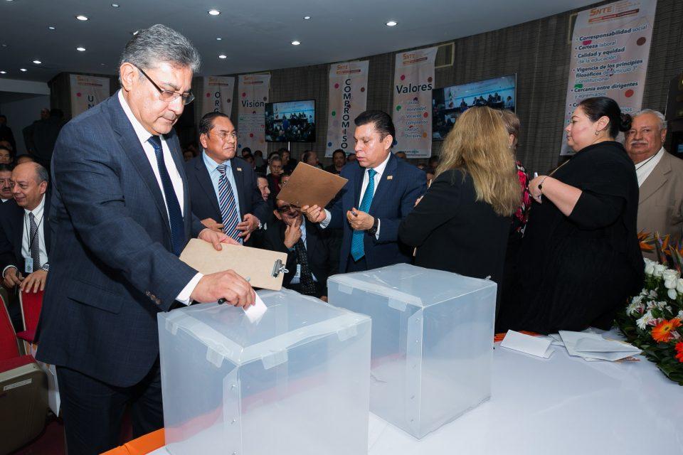 Quién es Alfonso Cepeda, el nuevo dirigente que promete reconciliación y unidad en el SNTE