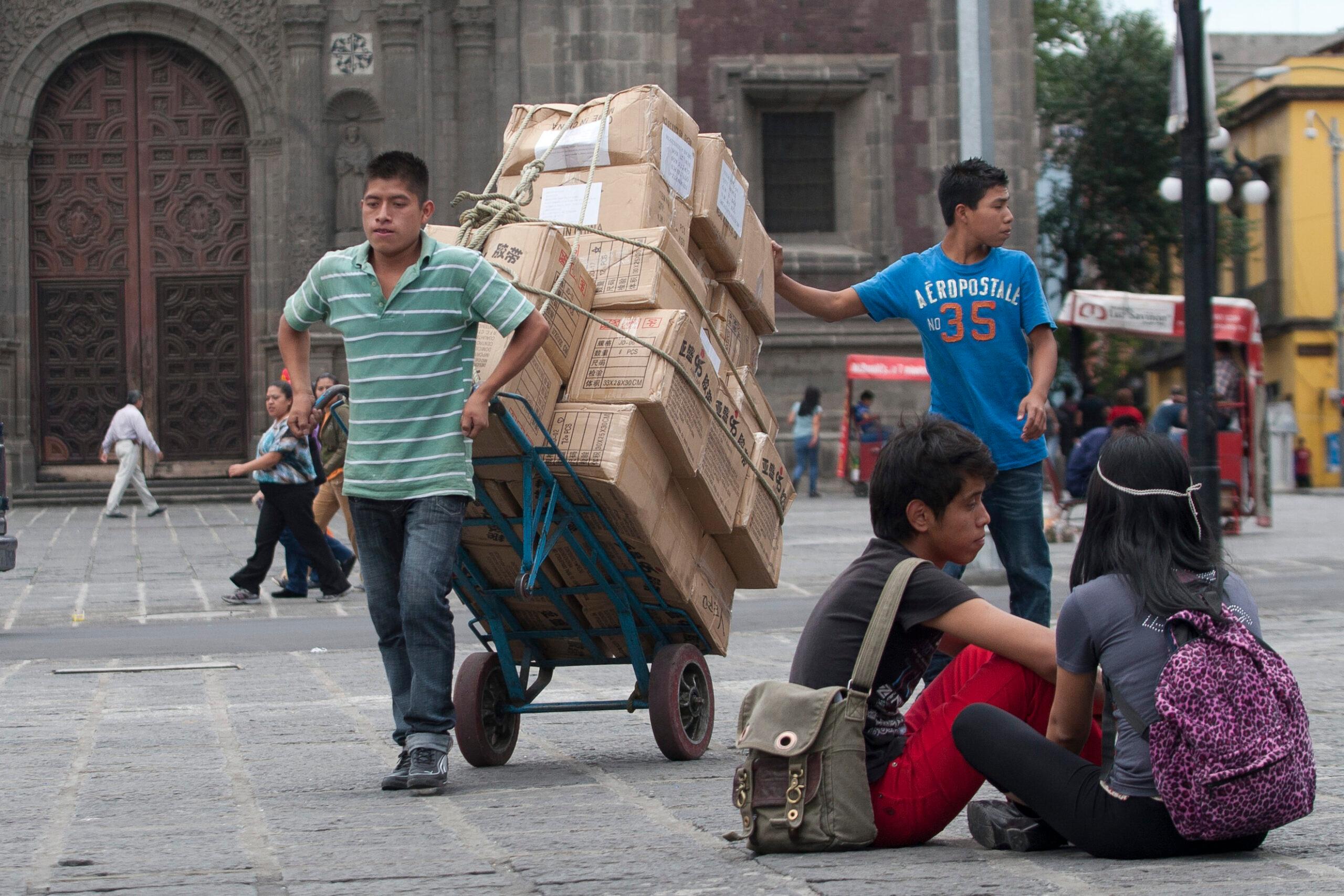 El sector informal generó tres de cada 4 empleos en 11 años del PAN