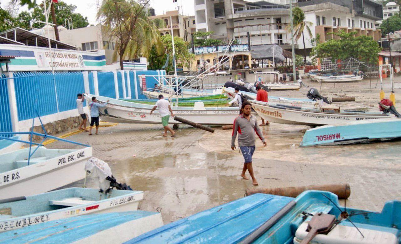 Agatha se debilita a depresión tropical; continuarán fuertes lluvias en cuatro estados