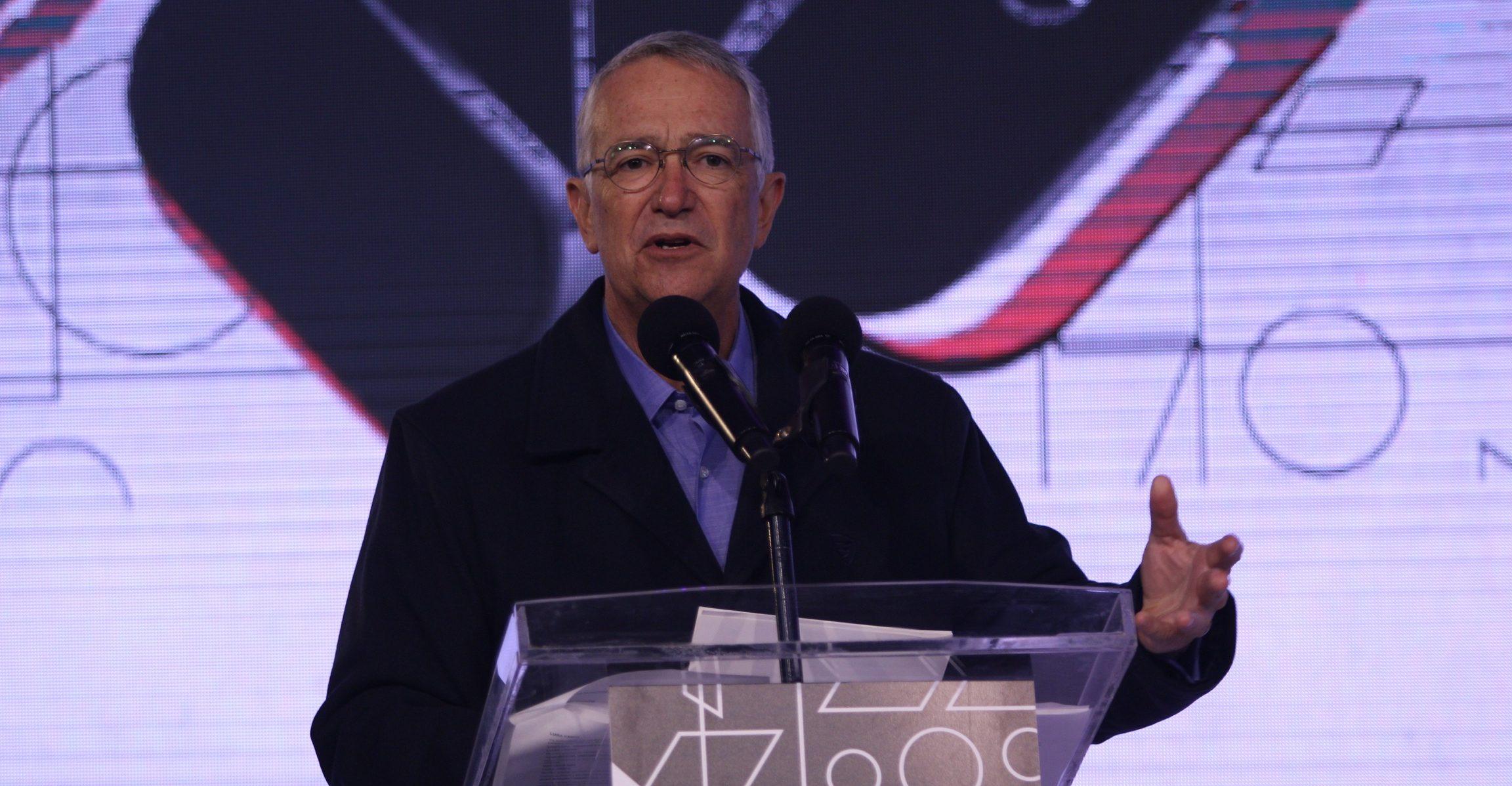 Salinas Pliego y Banco Azteca demandan por “daño moral” a Proceso tras reportaje sobre Fertinal