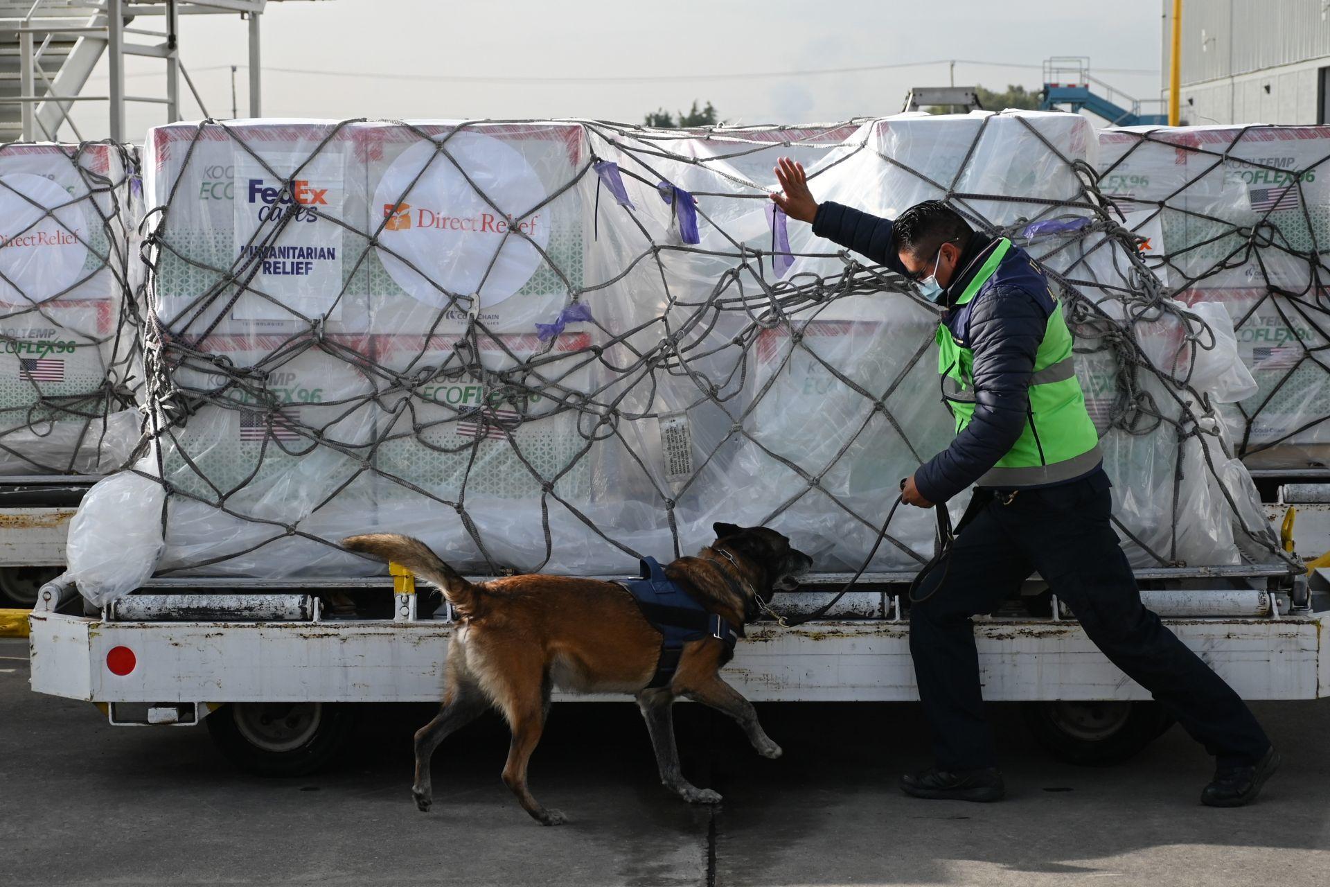 Llegan primeras 1.7 millones de dosis de vacuna Moderna a México; irán a Edomex, Jalisco y NL