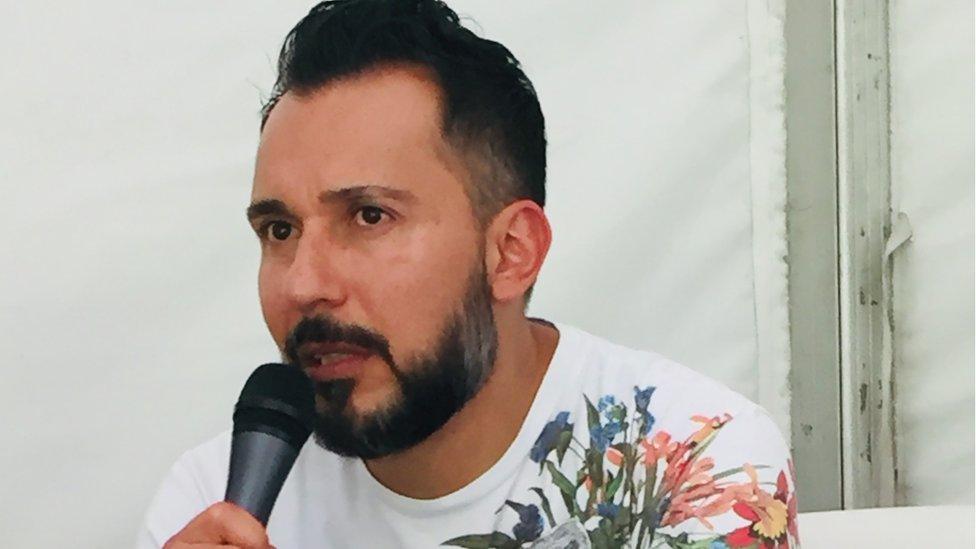 Miguel Mendoza: “No podía mostrarle a mi hija mi colección de literatura de crímenes. Era obscena: estripadores, estranguladores y esas cosas”