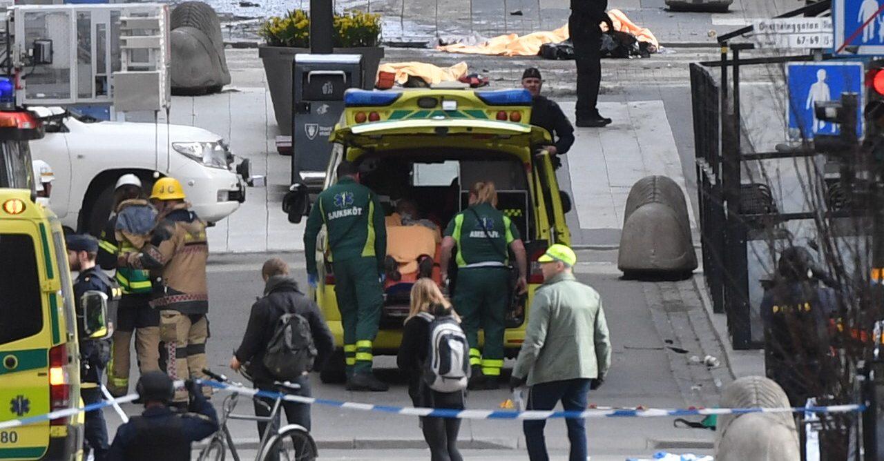 Estocolmo sufre ataque terrorista: camión arrolla a multitud y deja 4 muertos y 15 heridos