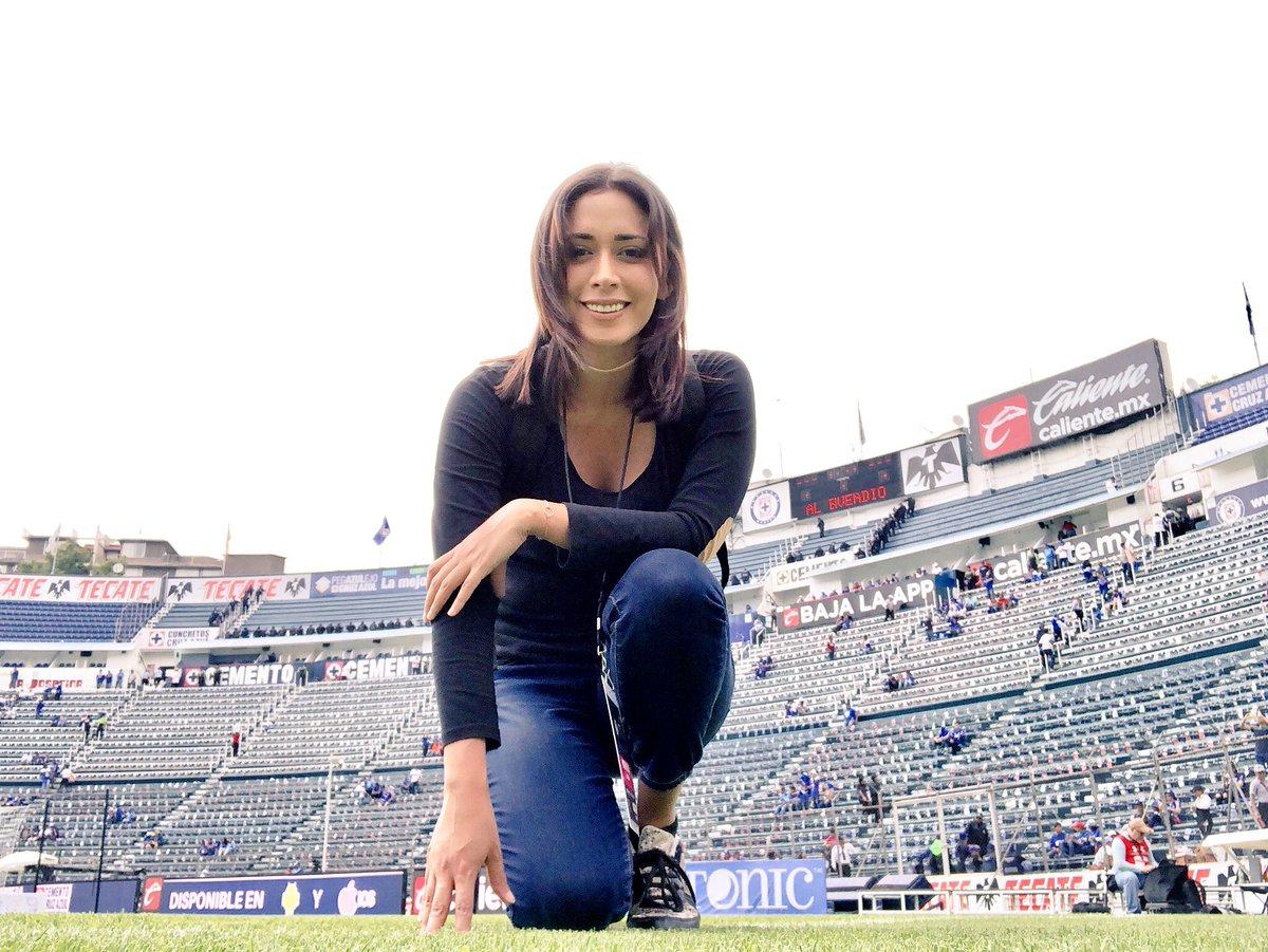 La periodista María Fernanda Mora narra cómo fue el acoso que sufrió en una transmisión en vivo