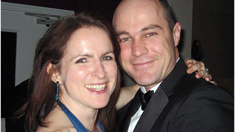 El soldado que intento matar a su mujer manipulando su paracaídas