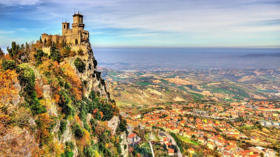 Los países del mundo con más vehículos, televisores y celulares por habitante (y qué dice de ellos)