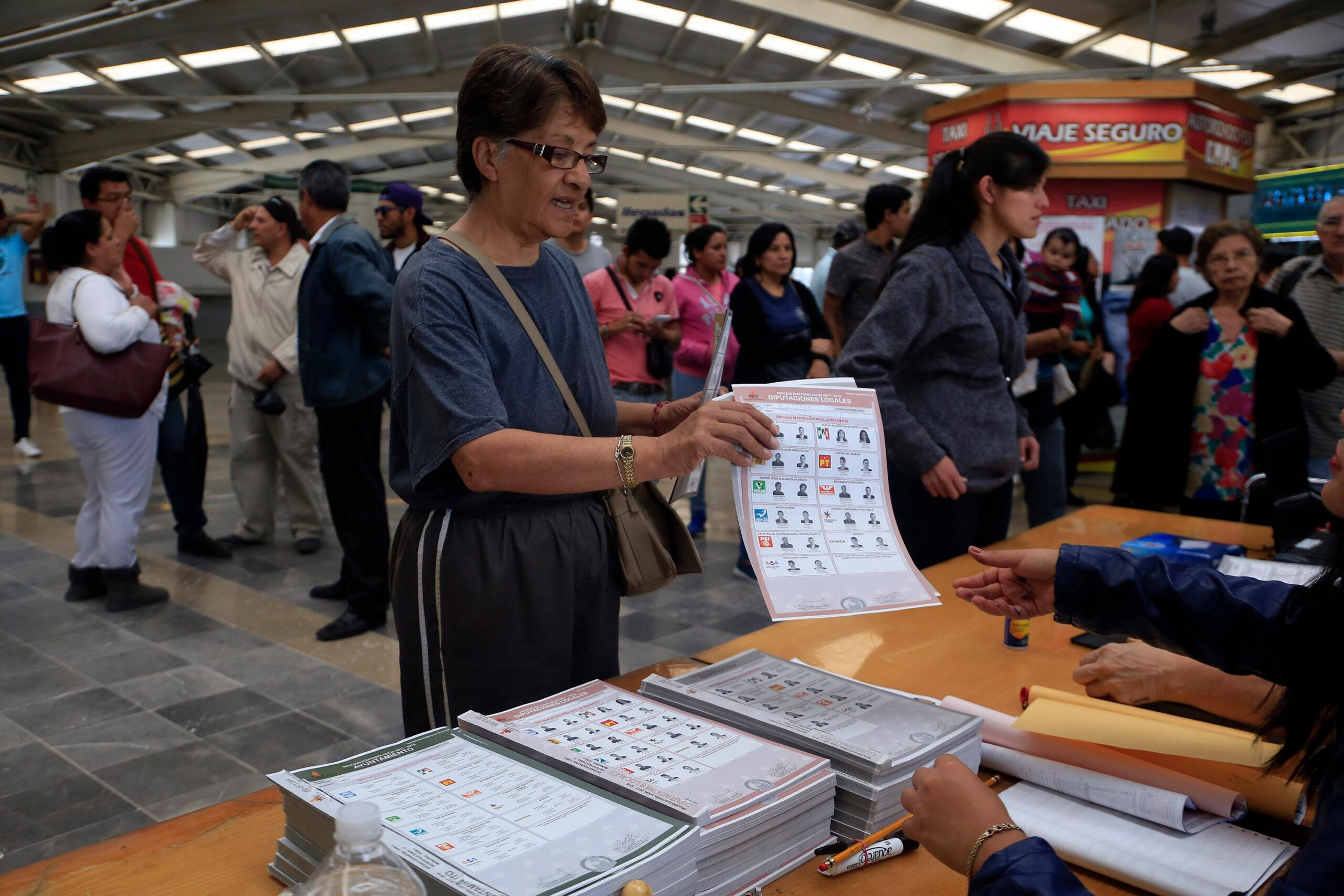 Reportan robo de boletas a mano armada en al menos tres estados y la Ciudad de México