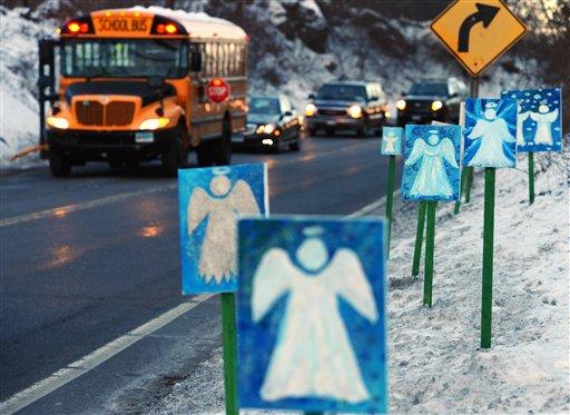 Regresan a clases sobrevivientes de la masacre de Connecticut
