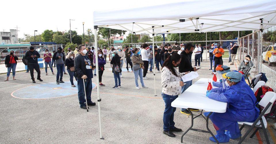 Salud reporta 31 mil casos recientes de COVID; tendencia se reduce 41%