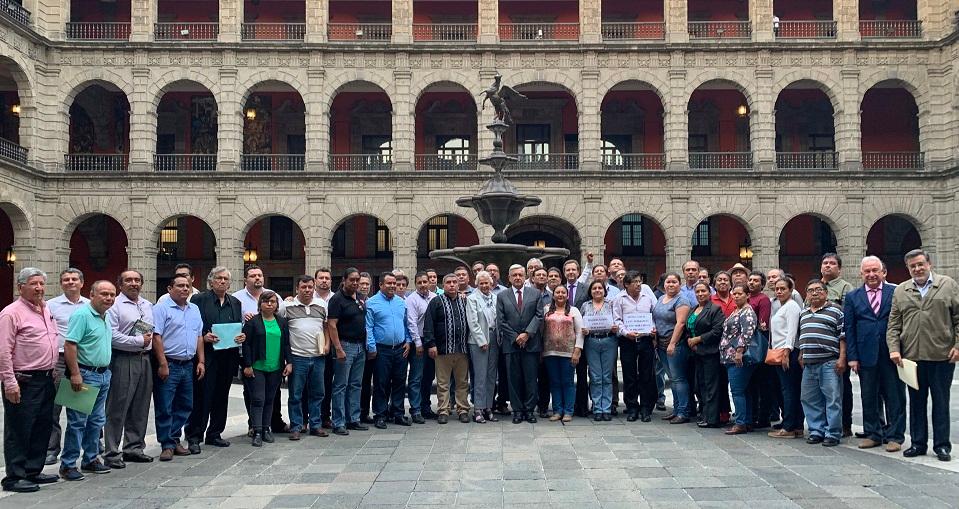 AMLO ofrece a la CNTE participar en proceso de admisión en normales y asignación de plazas