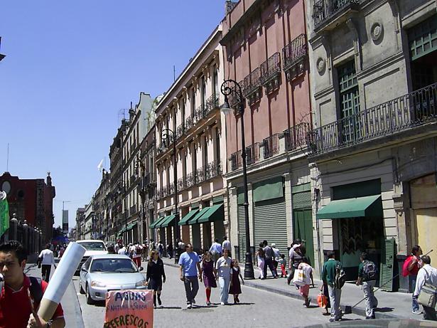 Denuncian comerciantes del Centro, la Roma y La Condesa extorsiones del narco