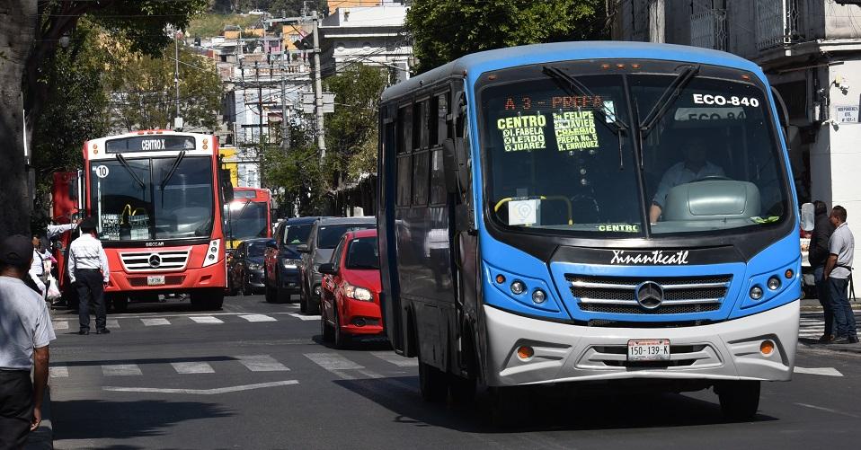 Edomex no invertirá en metrobús o trolebús y deja a concesionarios mejorar microbuses y combis