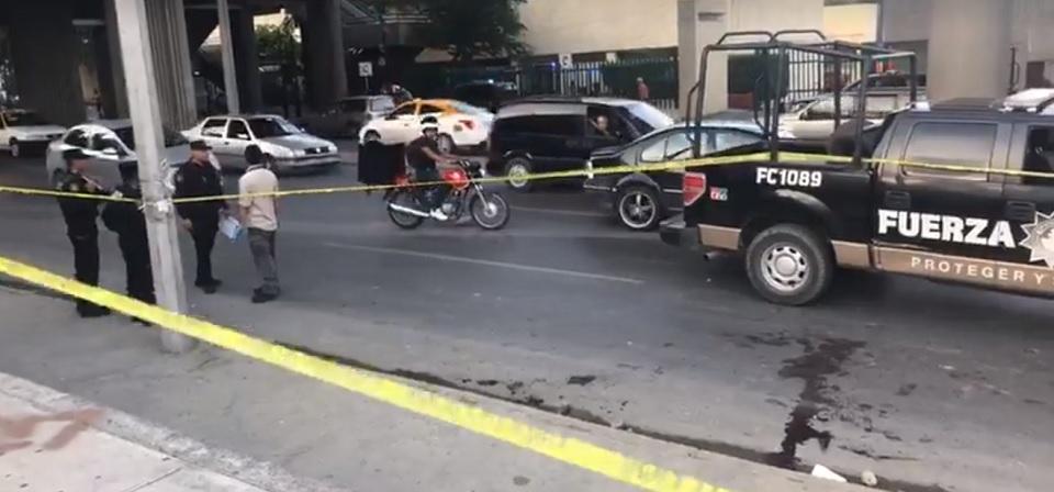 Enfrentamiento entre aficionados de Tigres y Monterrey deja un herido grave