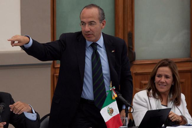 Tuitea Calderón “reflexiones” en torno al encuentro con Sicilia