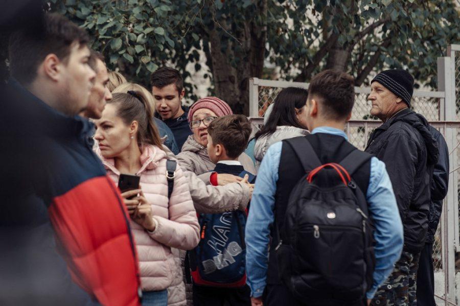 Al menos 15 muertos, entre ellos once niños, en un tiroteo en una escuela en Rusia