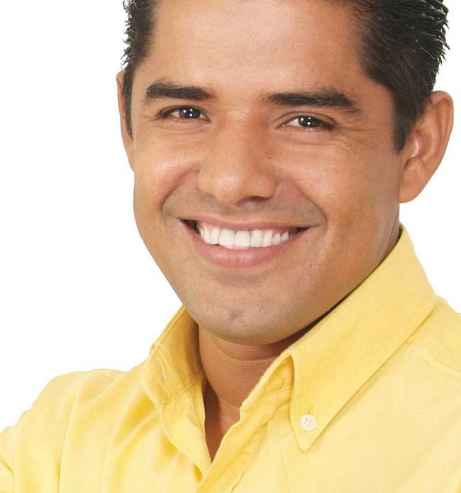 Detienen a alcalde y tesorero de Lázaro Cárdenas por extorsión