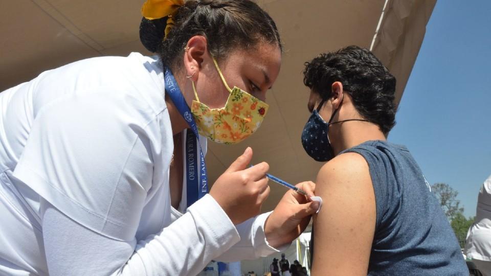 Vacunación COVID: fechas y horarios para dosis de refuerzo y rezagados en CDMX