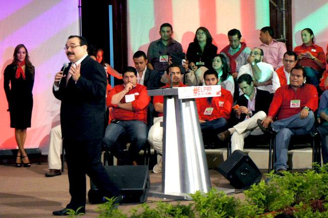 El PRI <i>jala las orejas</i> <br>a sus jóvenes tuiteros