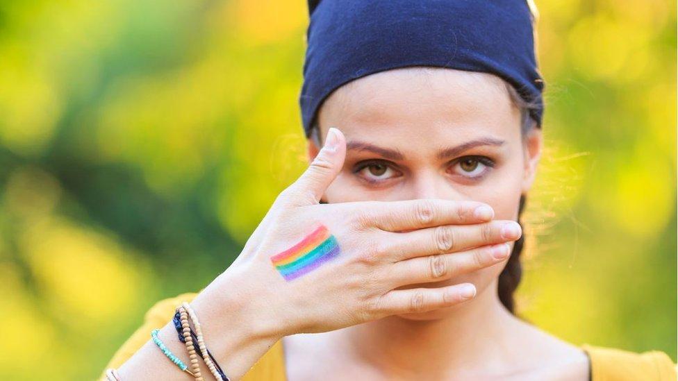 Por qué hay bisexuales que sienten hostilidad dentro de la comunidad LGBT