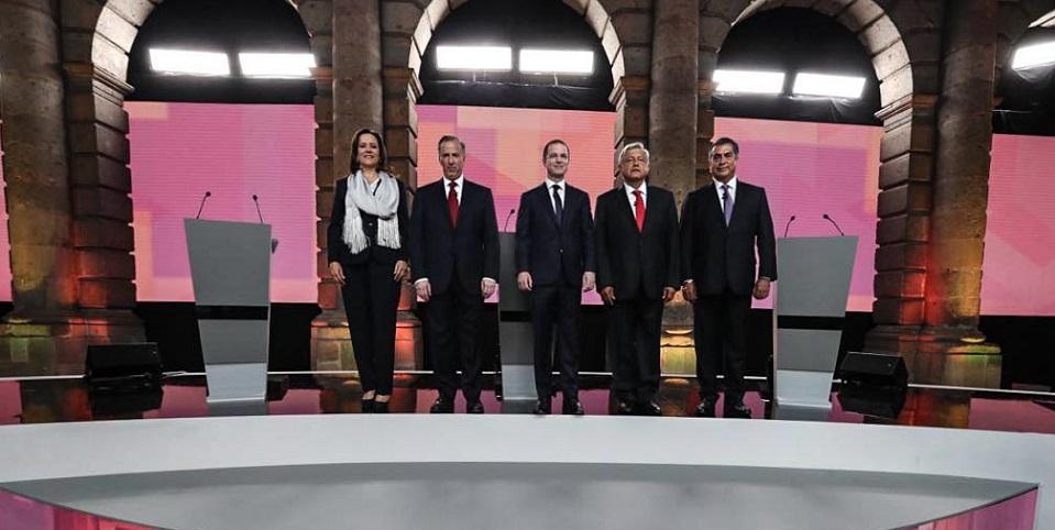 Una bala, un pastel y acusaciones: los momentos curiosos y las peleas en el debate