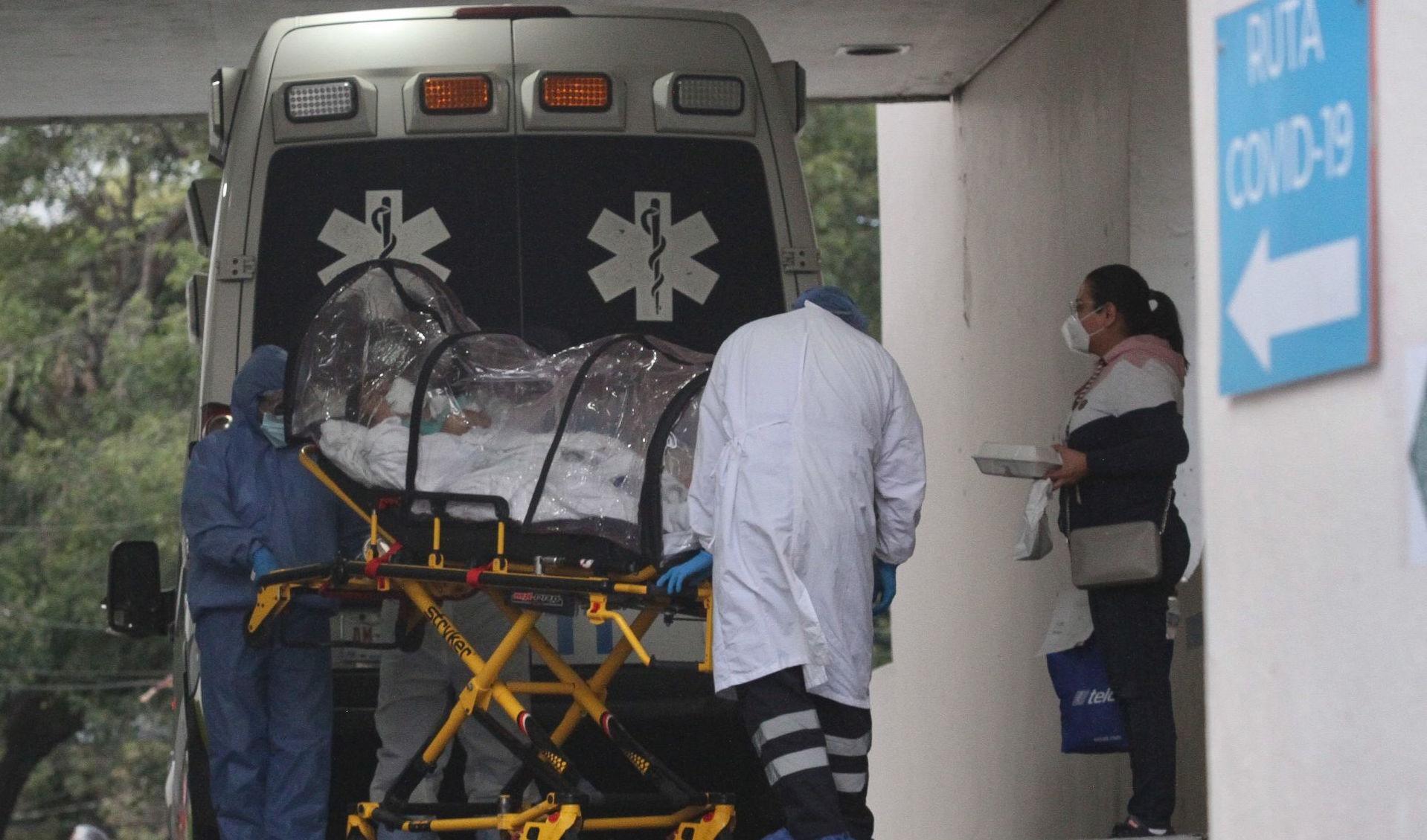 Tercera ola de COVID satura 171 hospitales del país; Colima está en rojo por falta de camas