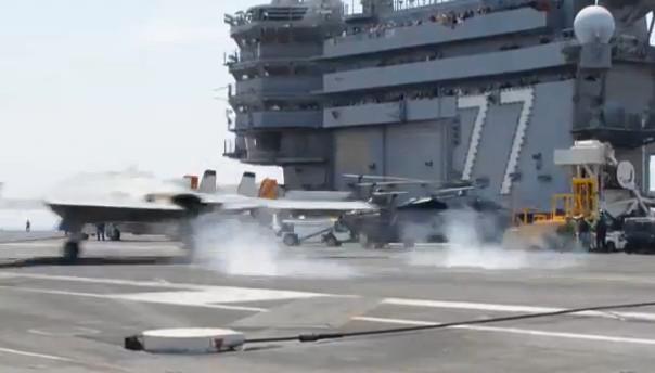 Armada de EU hace historia al aterrizar un ‘drone’ en un portaaviones