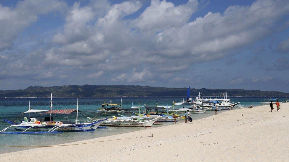 Por qué el presidente de Filipinas ordenó cerrar Boracay, la paradisiaca isla que cada año recibe 2 millones de turistas